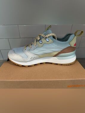 Merrell Women's Light Blue and Beige Alpine 83 Sneaker Recraft size 7
